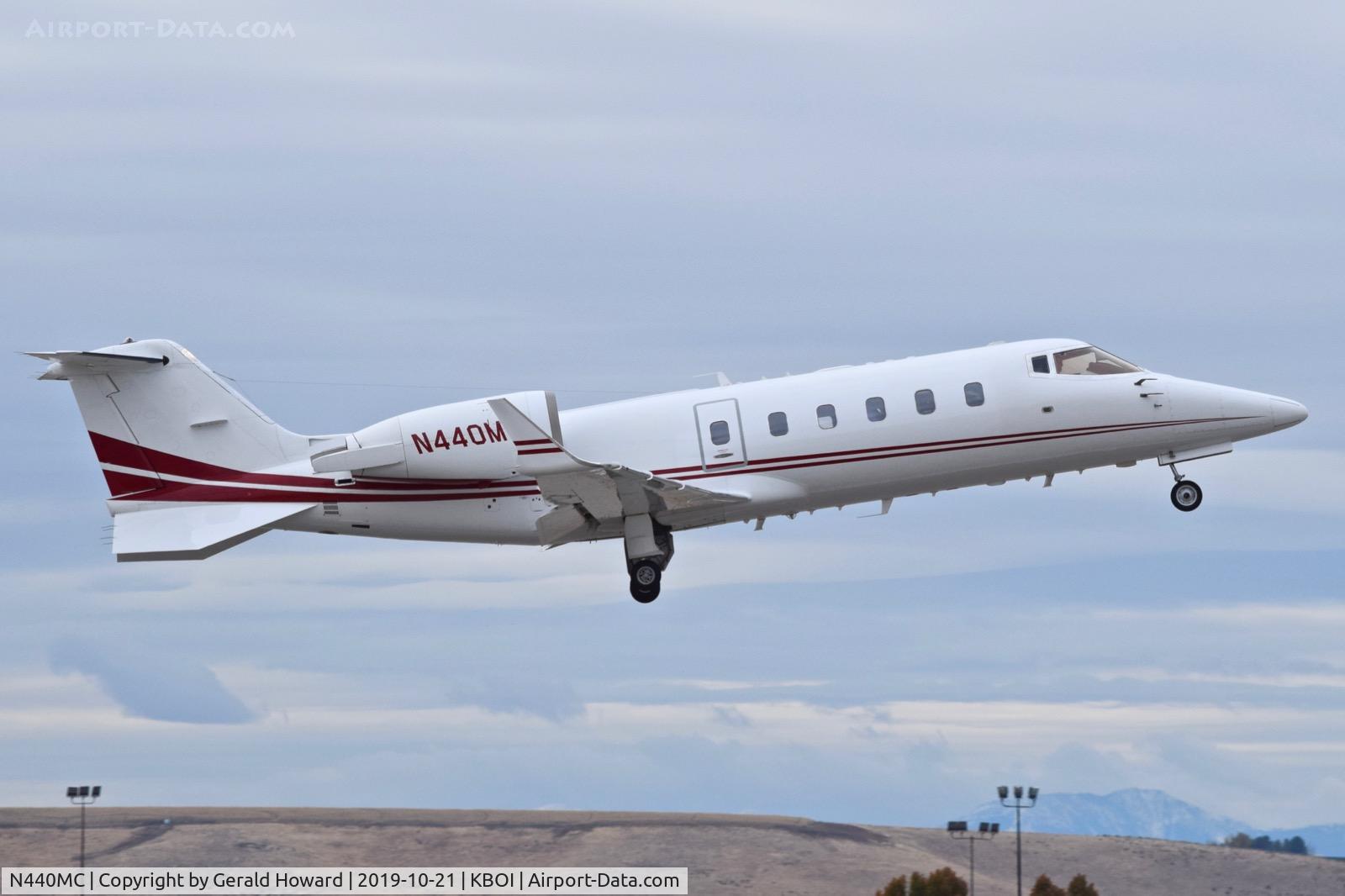 N440MC, 2006 Learjet 60 C/N 60-301, Climb out from 28R.