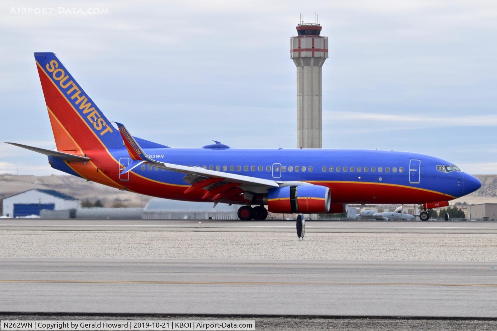 N262WN, 2006 Boeing 737-7H4 C/N 32519, Landing roll out on 28R.