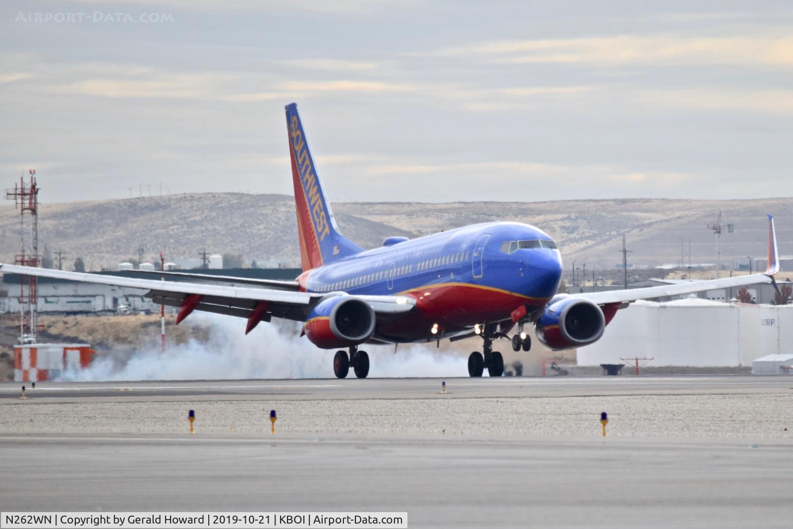 N262WN, 2006 Boeing 737-7H4 C/N 32519, Landing RWY 28R.