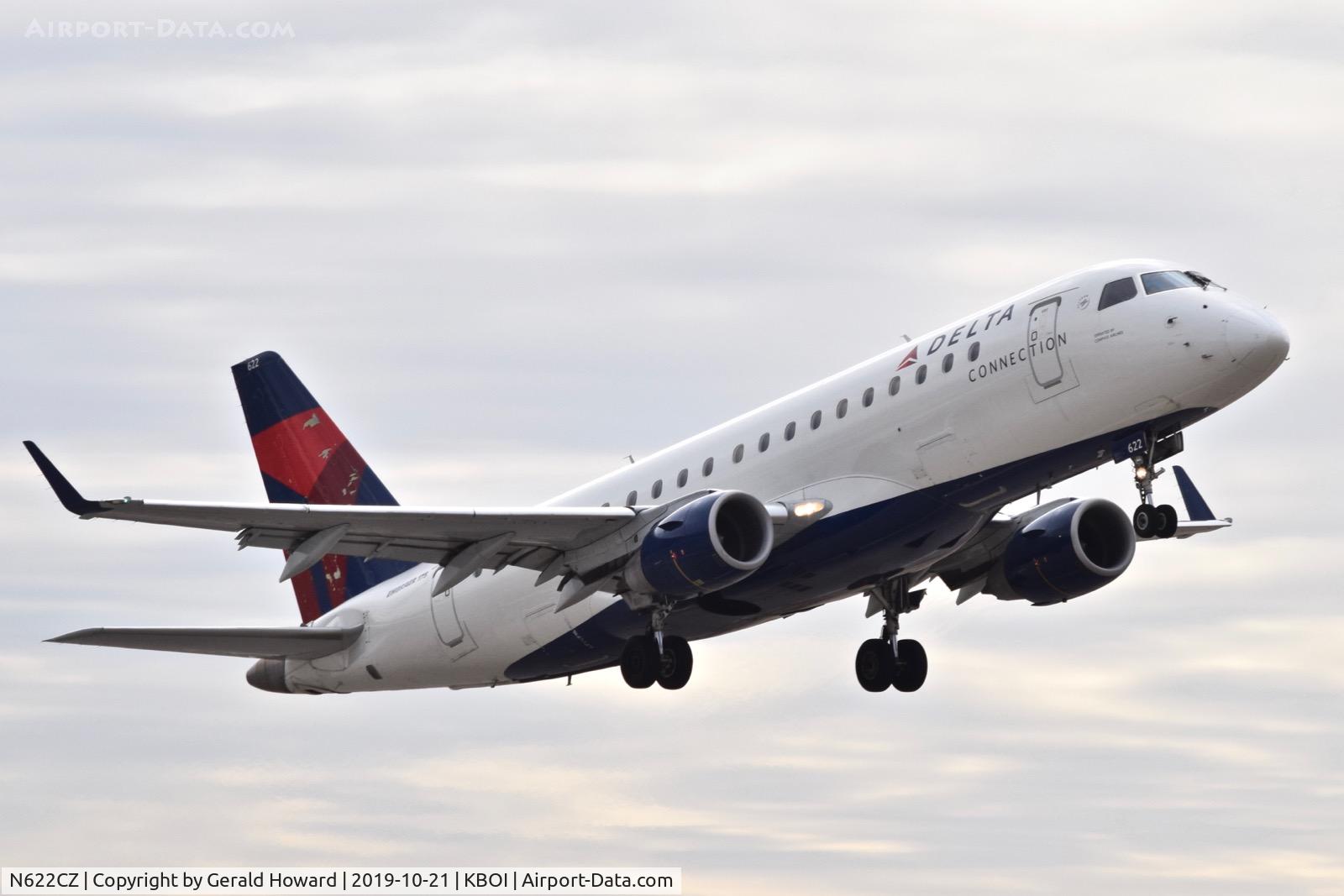 N622CZ, 2008 Embraer 175LR (ERJ-170-200LR) C/N 17000219, Climb out from 28R.