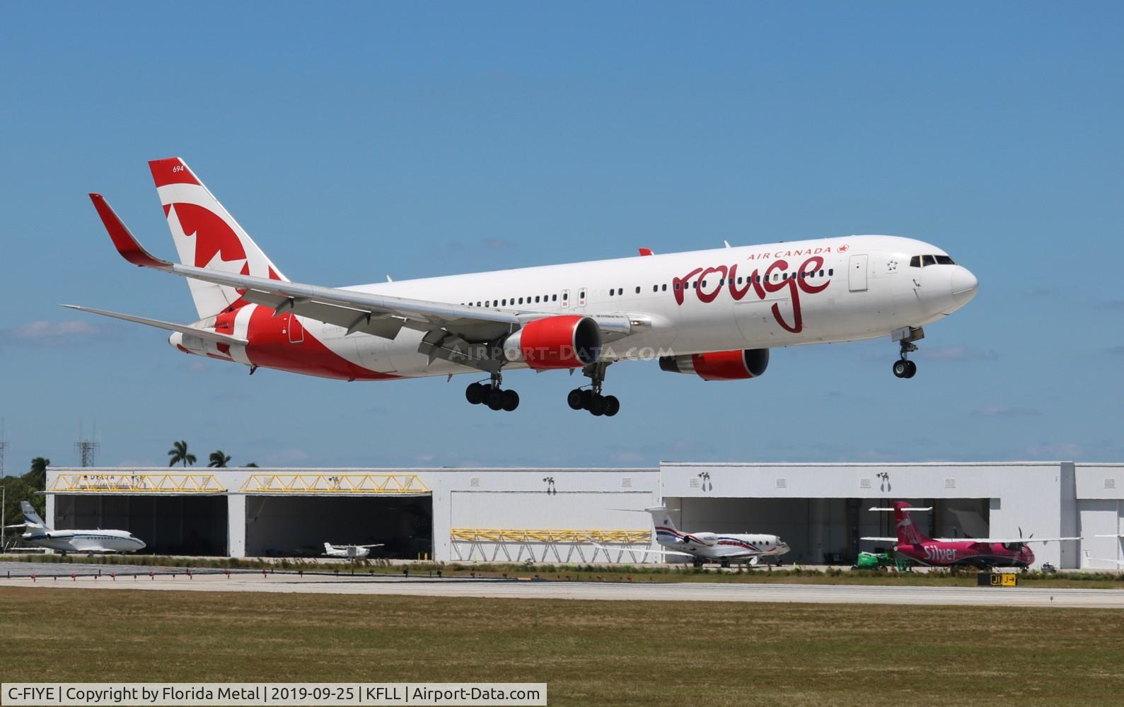 C-FIYE, 2002 Boeing 767-33A/ER C/N 33422, Rouge
