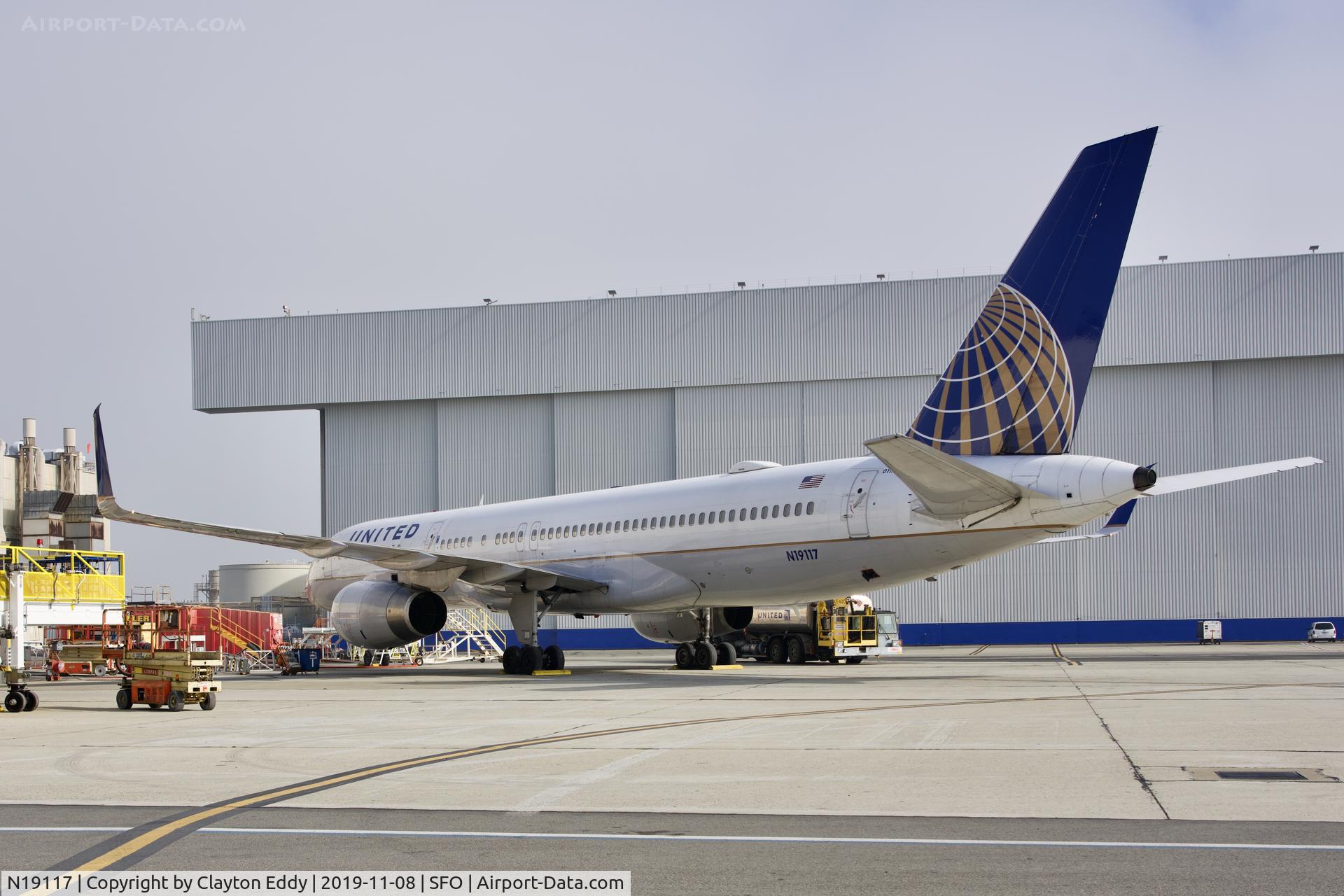 N19117, 1996 Boeing 757-224 C/N 27559, SFO 2019.