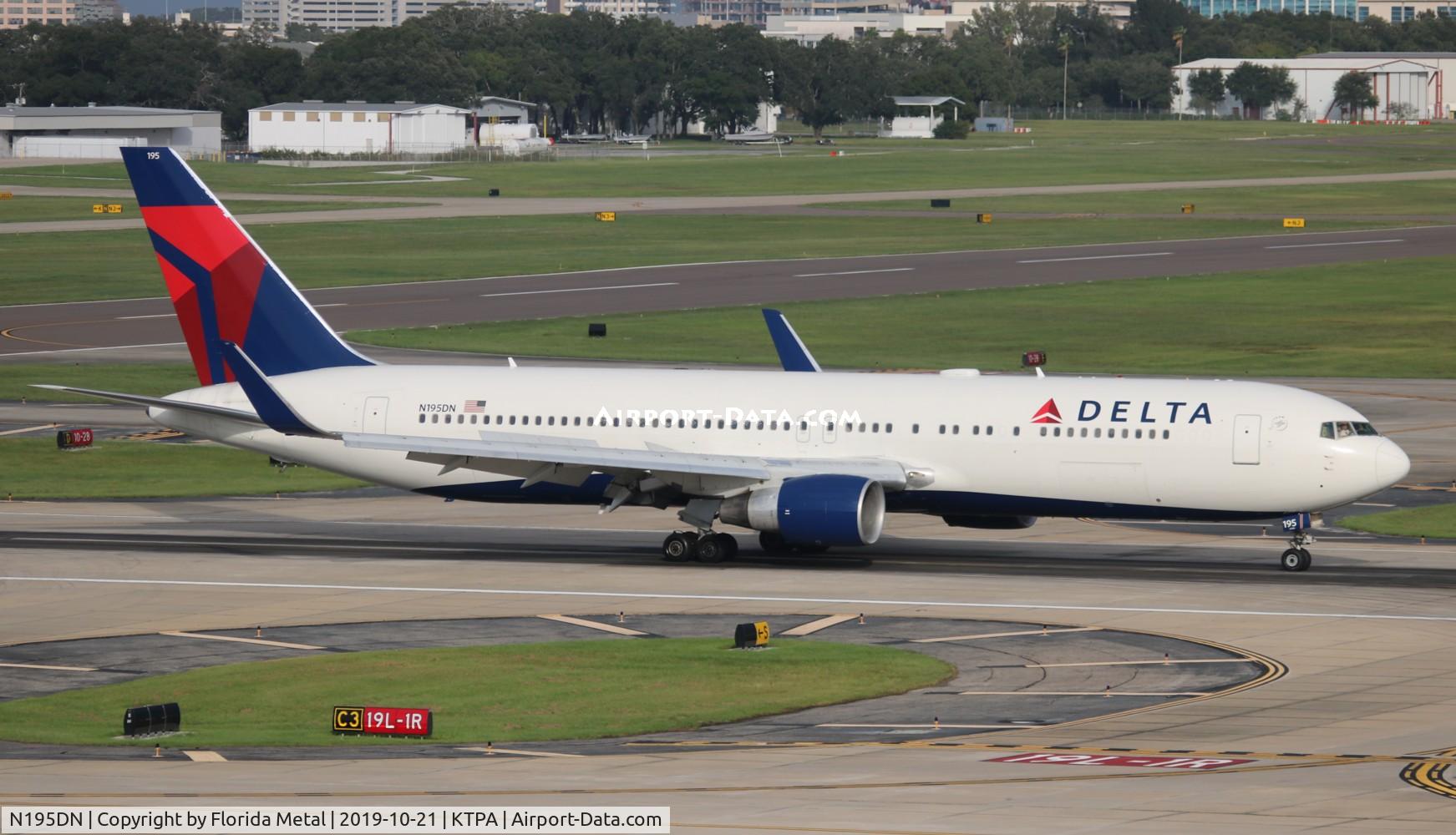 N195DN, 1997 Boeing 767-332 C/N 28452, Delta