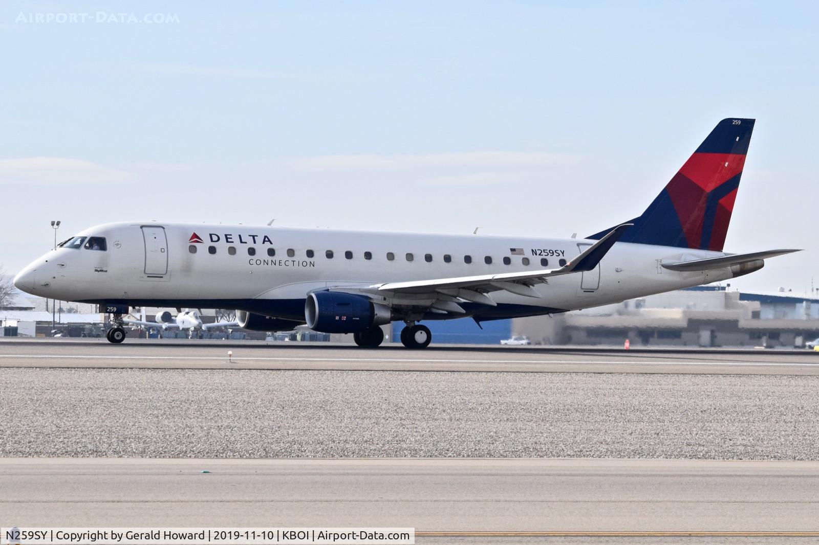 N259SY, 2017 Embraer 175LR (ERJ-170-200LR) C/N 17000656, Take off run on 10L.