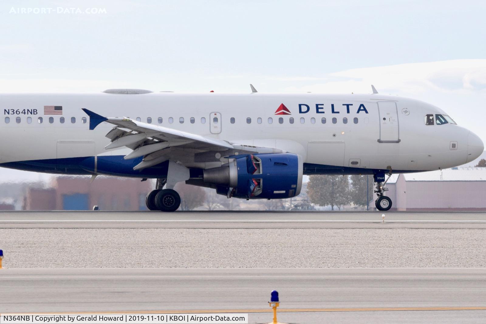 N364NB, 2003 Airbus A319-114 C/N 2002, Reverse thrusters in play.