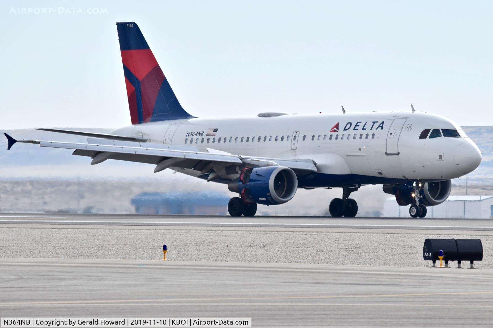N364NB, 2003 Airbus A319-114 C/N 2002, Landing roll out on RWY 28R.