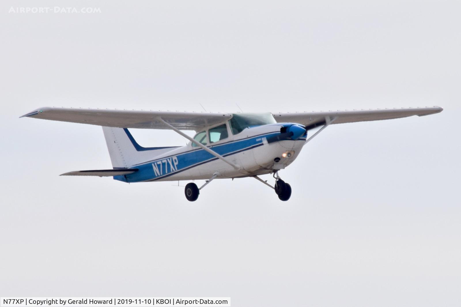 N77XP, 1976 Cessna R172K Hawk XP C/N R1722010, Take off from 28R.