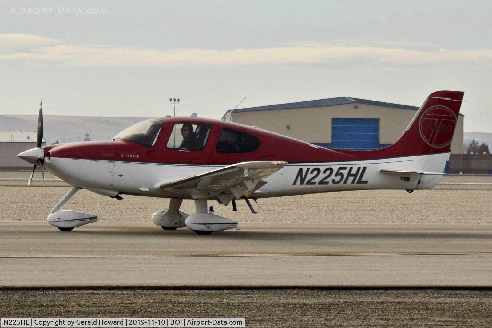 N225HL, 2009 Cirrus SR22 C/N 3565, Taxiing on Alpha.