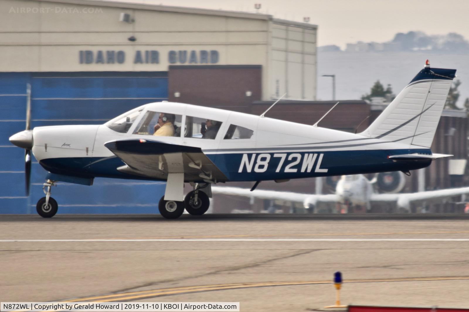 N872WL, 1971 Piper PA-28R-200 C/N 28R-7135123, Take off run on 10L.