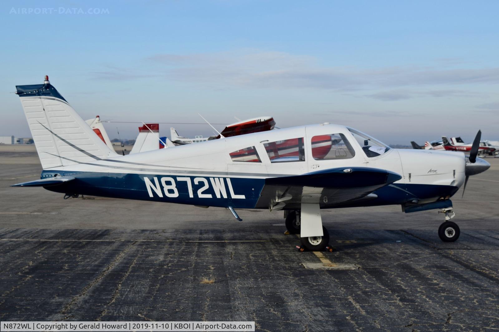 N872WL, 1971 Piper PA-28R-200 C/N 28R-7135123, Parked on north GA ramp.