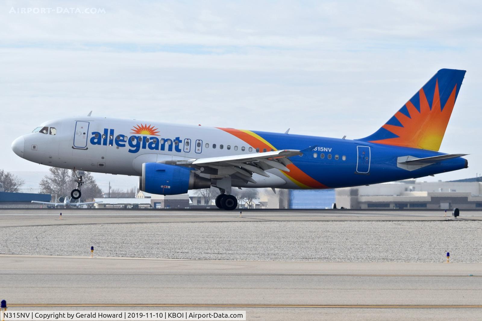N315NV, 2005 Airbus A319-111 C/N 2412, Landing 10L.