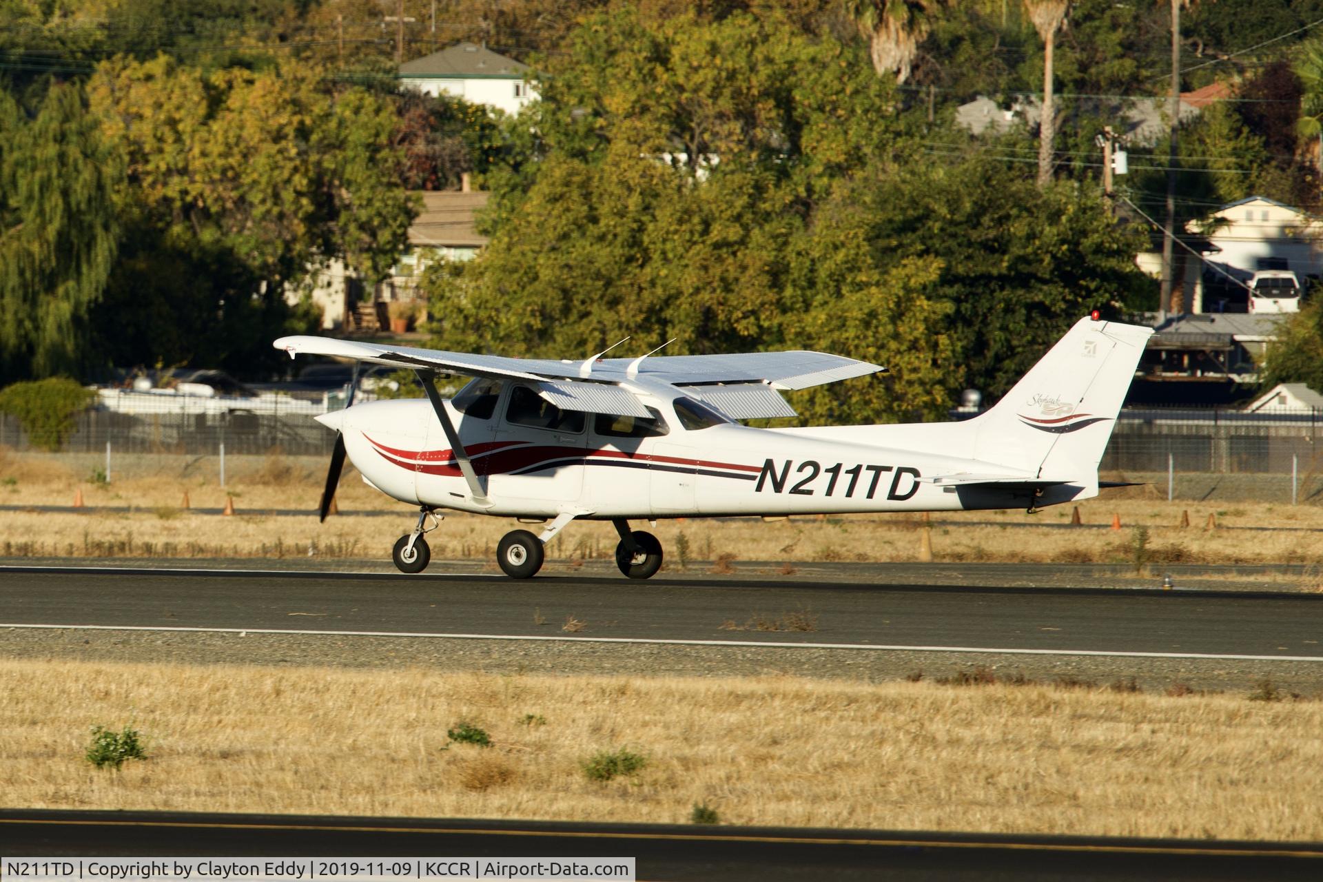 N211TD, 2000 Cessna 172S C/N 172S8524, Buchanan Field Concord Airport California 2019.