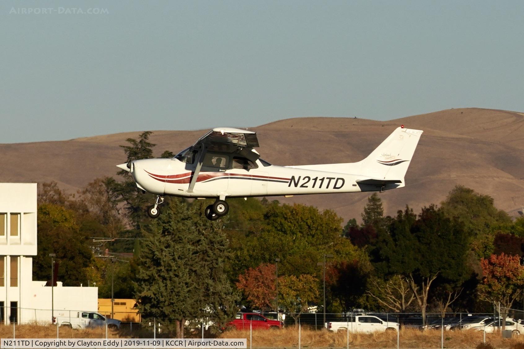 N211TD, 2000 Cessna 172S C/N 172S8524, Buchanan Field Concord Airport California 2019.