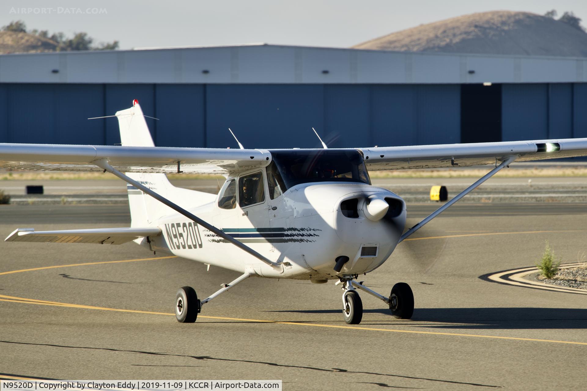 N9520D, 1998 Cessna 172R C/N 17280385, Buchanan Field Concord California 2019.