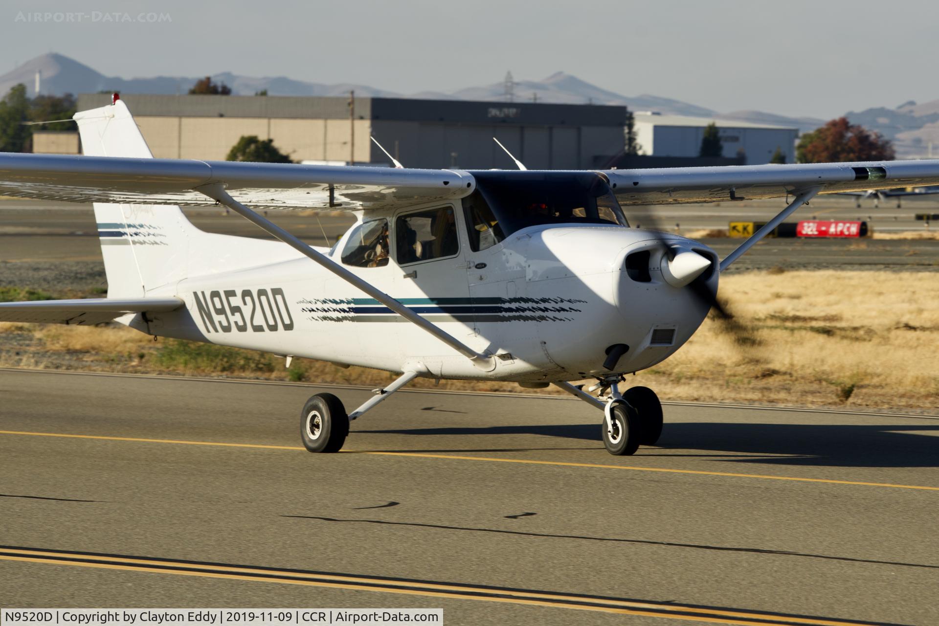 N9520D, 1998 Cessna 172R C/N 17280385, Buchanan Field Concord Airport California 2019.