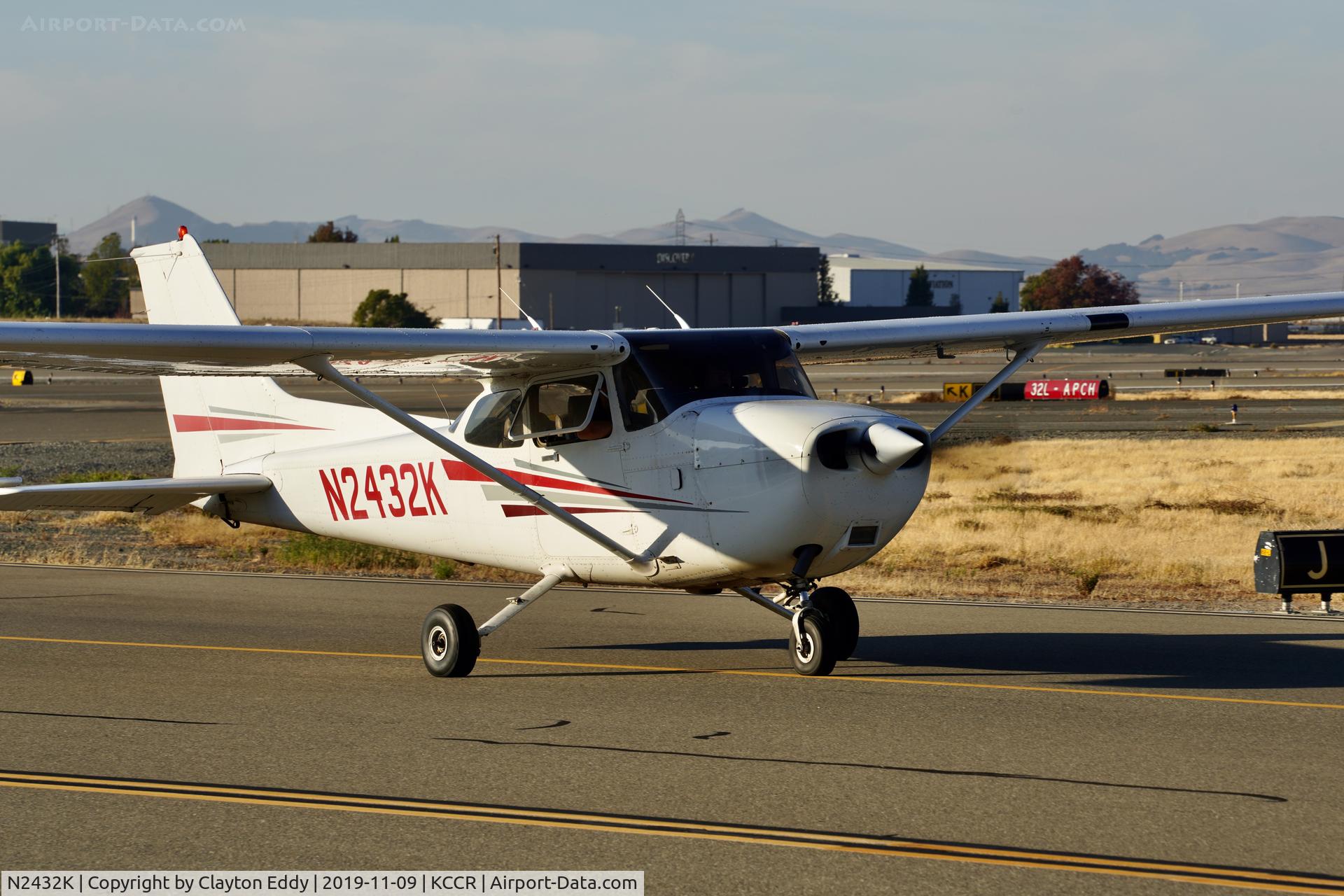N2432K, 2000 Cessna 172R C/N 17280870, Buchanan Field Concord Airport California 2019