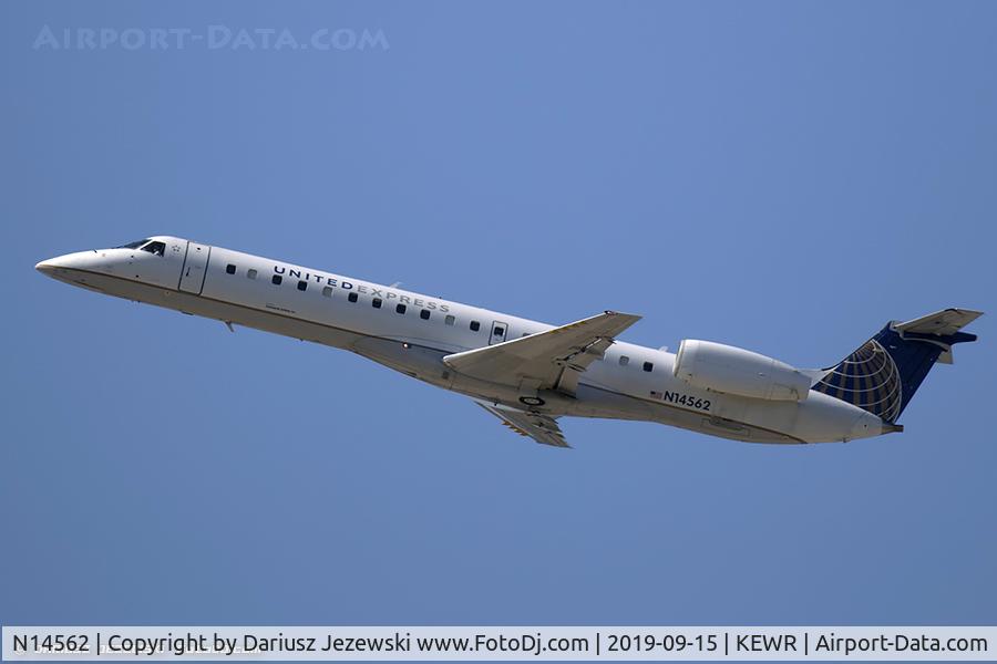 N14562, 2002 Embraer ERJ-145LR (EMB-145LR) C/N 145611, Embraer ERJ-145LR (EMB-145LR) - United Express (ExpressJet Airlines)   C/N 145611, N14562