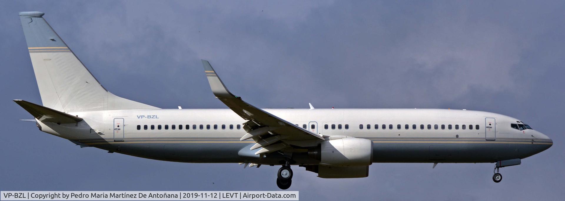 VP-BZL, 2001 Boeing 737-8DV C/N 32915, Aeropuerto de Foronda - Vitoria-Gasteiz - Euskadi - España