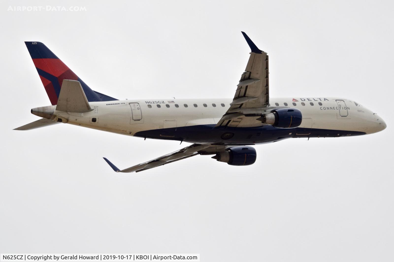 N625CZ, 2008 Embraer 175LR (ERJ-170-200LR) C/N 17000225, Departing BOI.