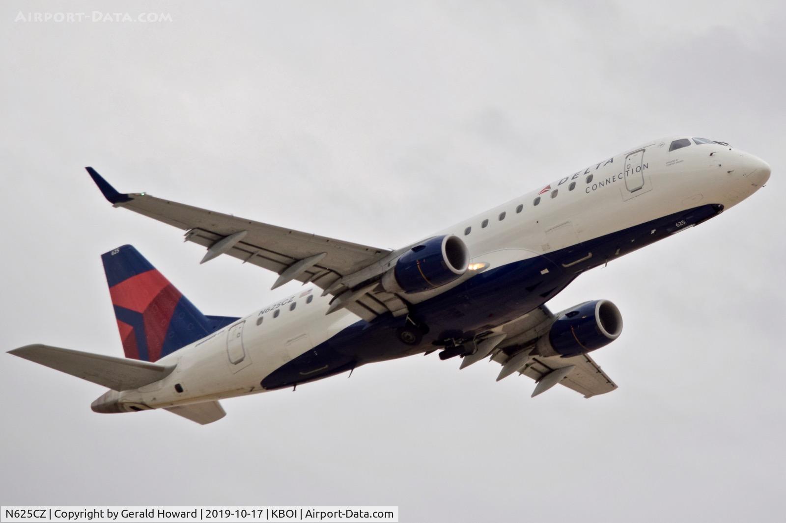N625CZ, 2008 Embraer 175LR (ERJ-170-200LR) C/N 17000225, Climb out from 28R.