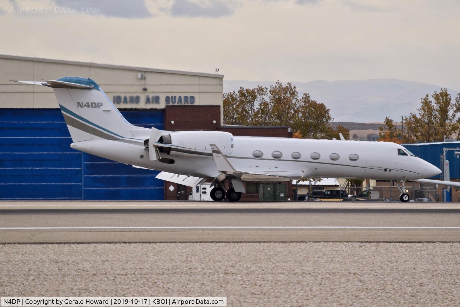 N4DP, 1989 Gulfstream Aerospace G-IV C/N 1097, Landing roll out on 28L.