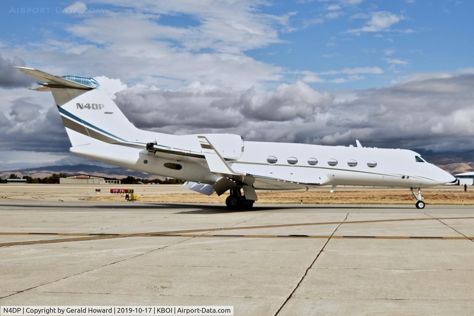 N4DP, 1989 Gulfstream Aerospace G-IV C/N 1097, Taxiing on Bravo.