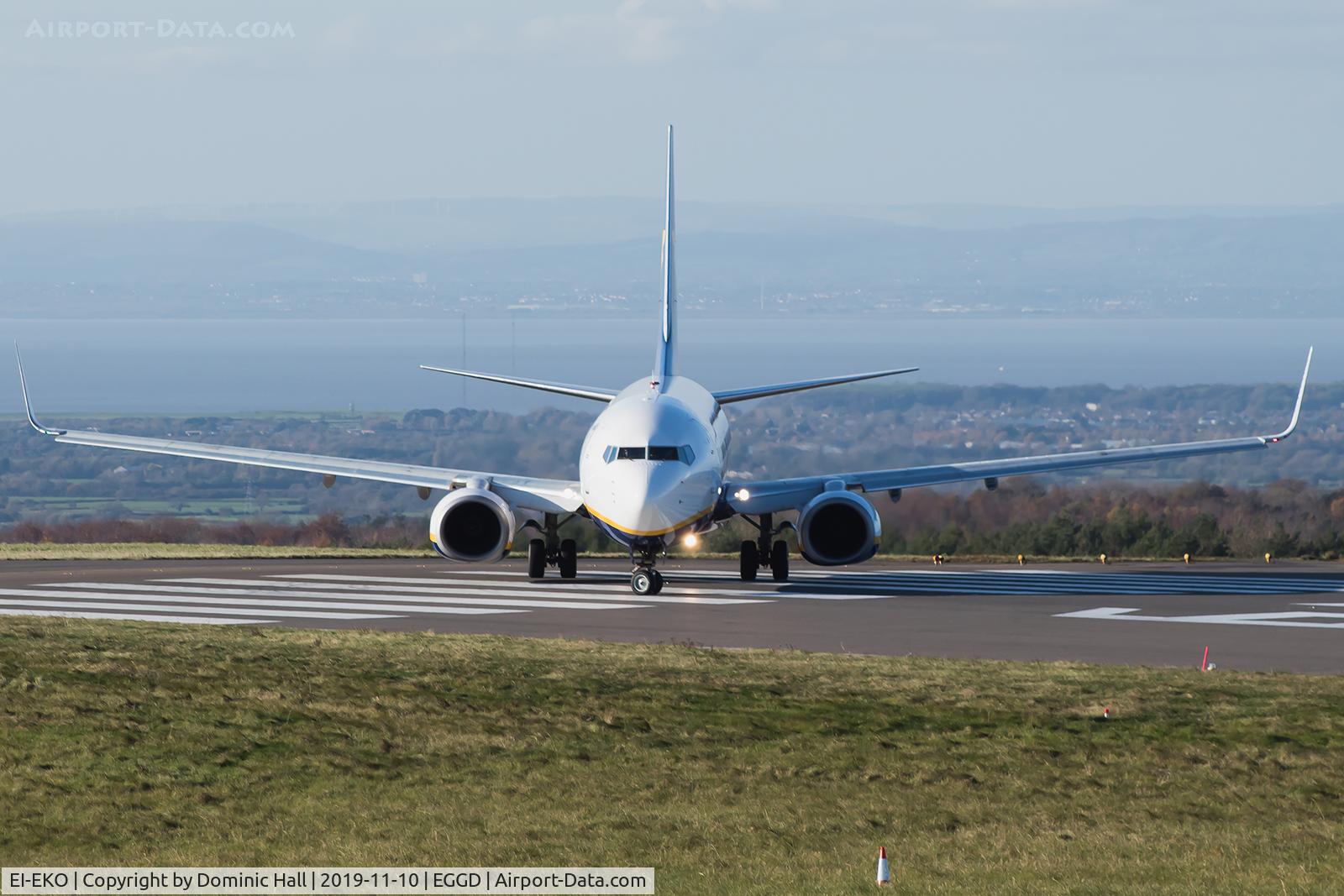 EI-EKO, 2010 Boeing 737-8AS C/N 35027, Lining up on RWY 09 for departure