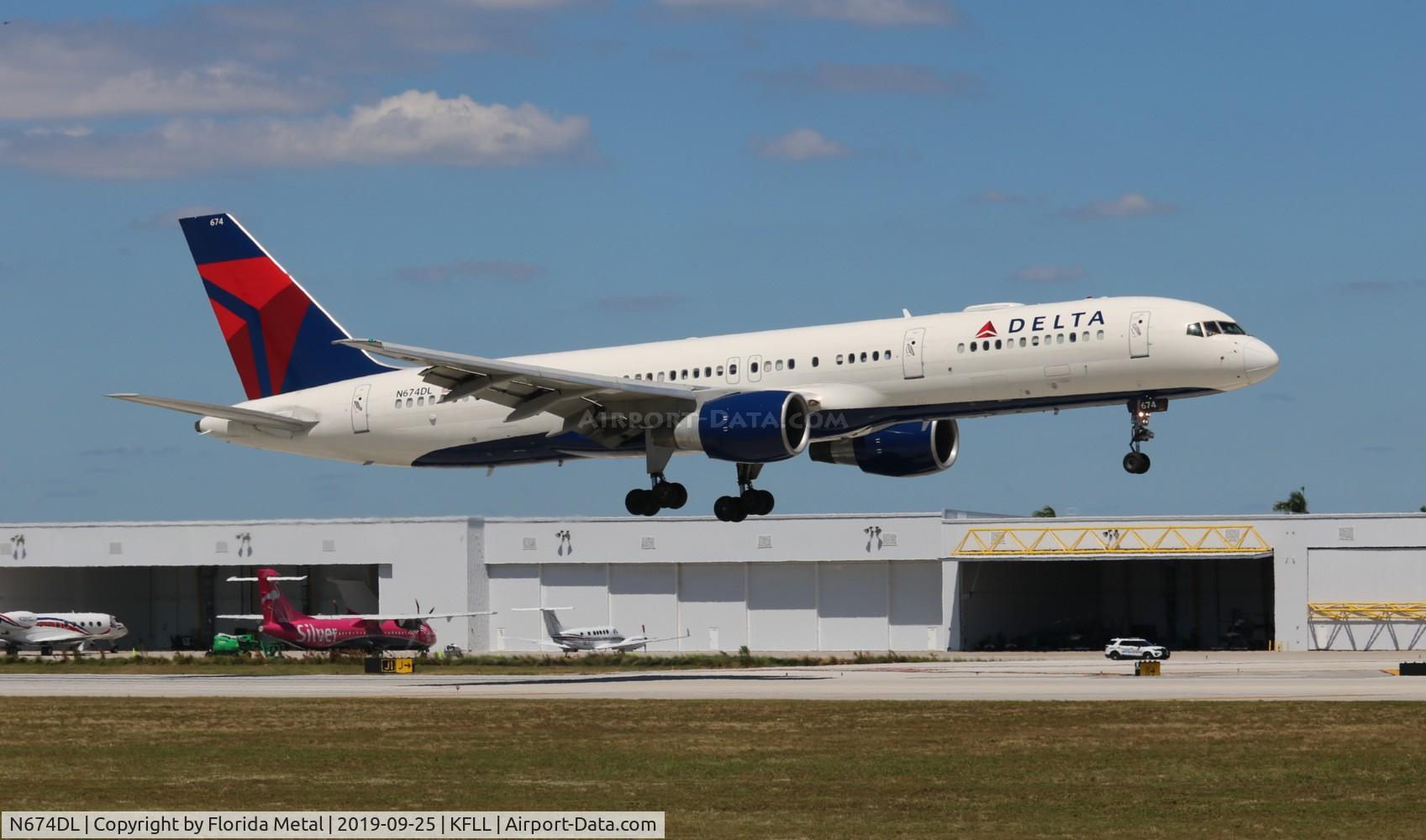 N674DL, 1992 Boeing 757-232 C/N 25979, Delta