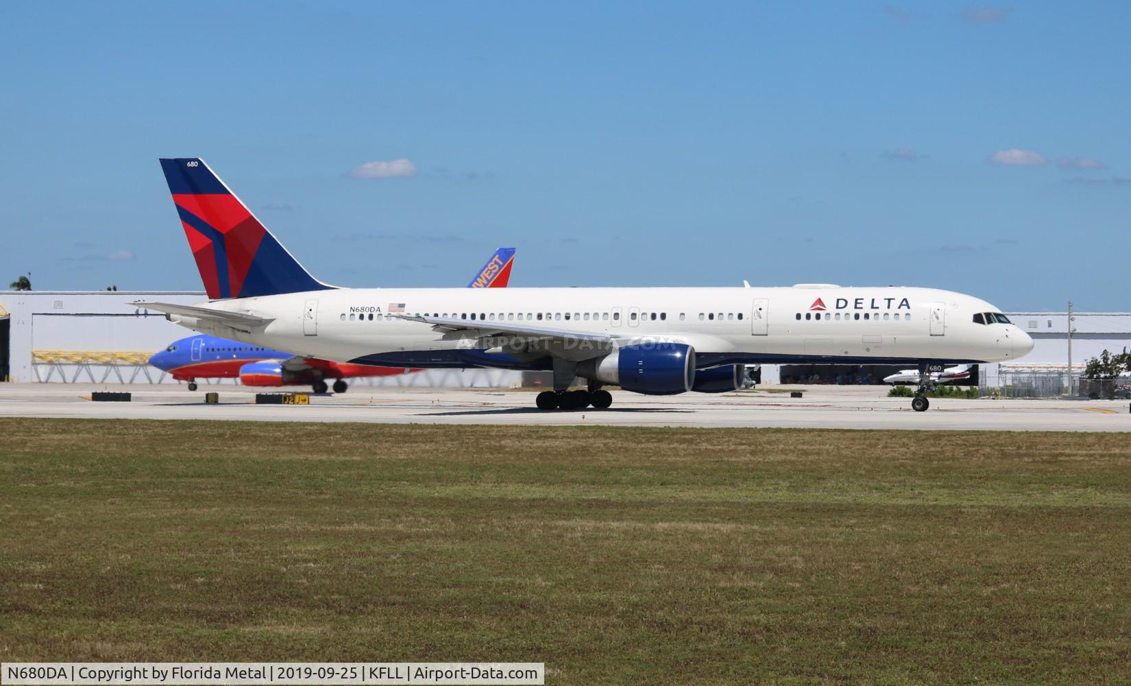 N680DA, 1992 Boeing 757-232 C/N 26956, Delta