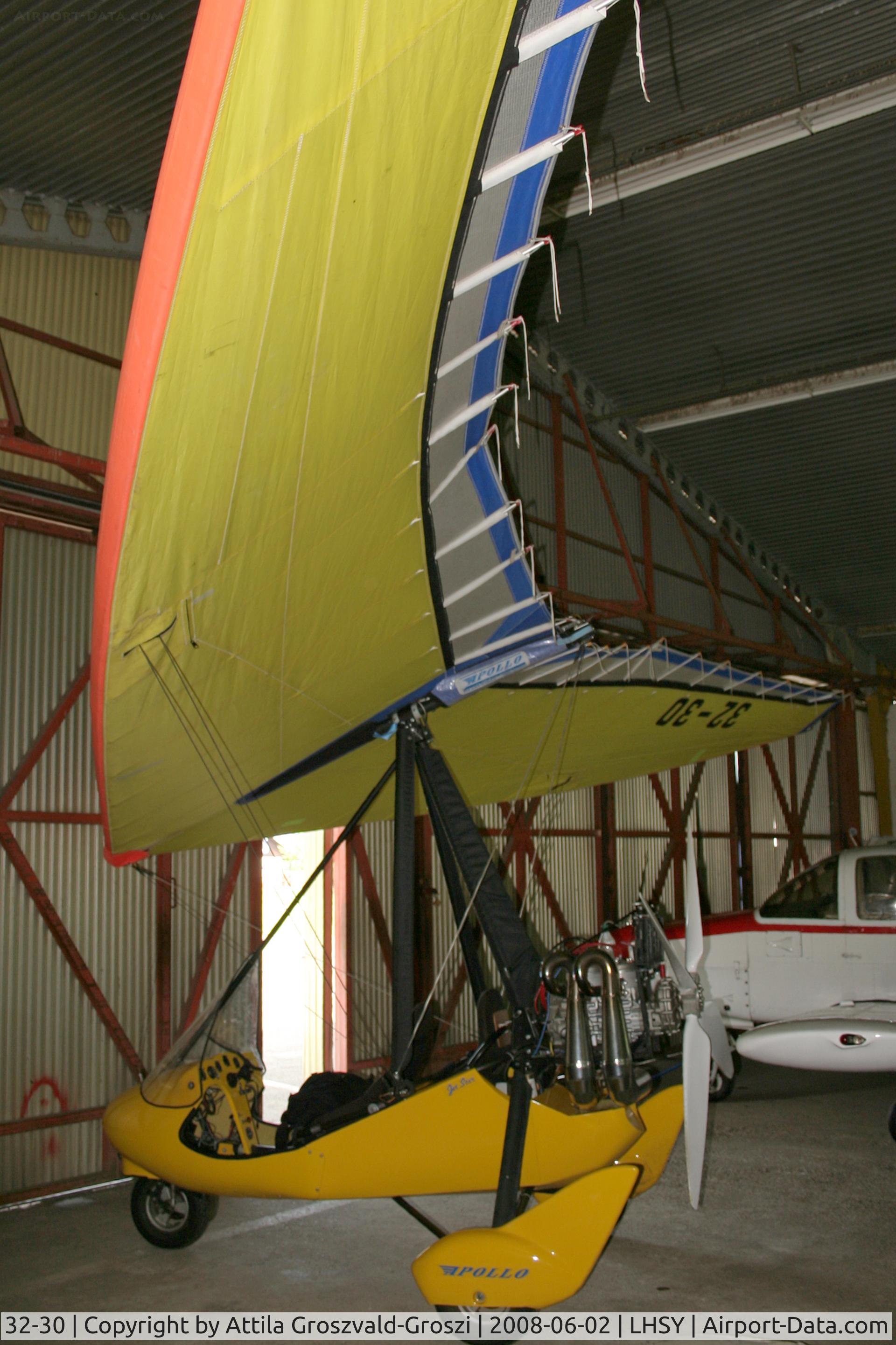 32-30, 2005 Halley Apollo CXMD / Jet Star C/N A08/98 / 111105, LHSY - Szombathely Airport, Hungary