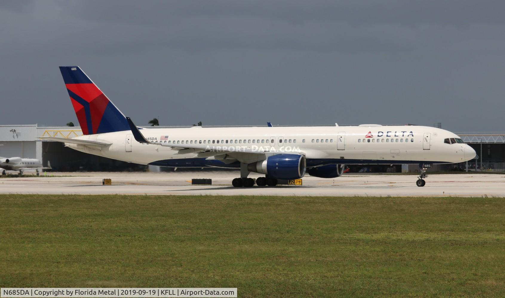 N685DA, 1995 Boeing 757-232 C/N 27588, Delta