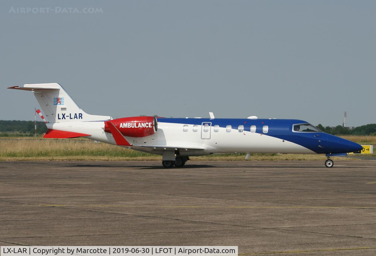 LX-LAR, 2000 Learjet 45 C/N 45-097, Taxiing for rwy 02.