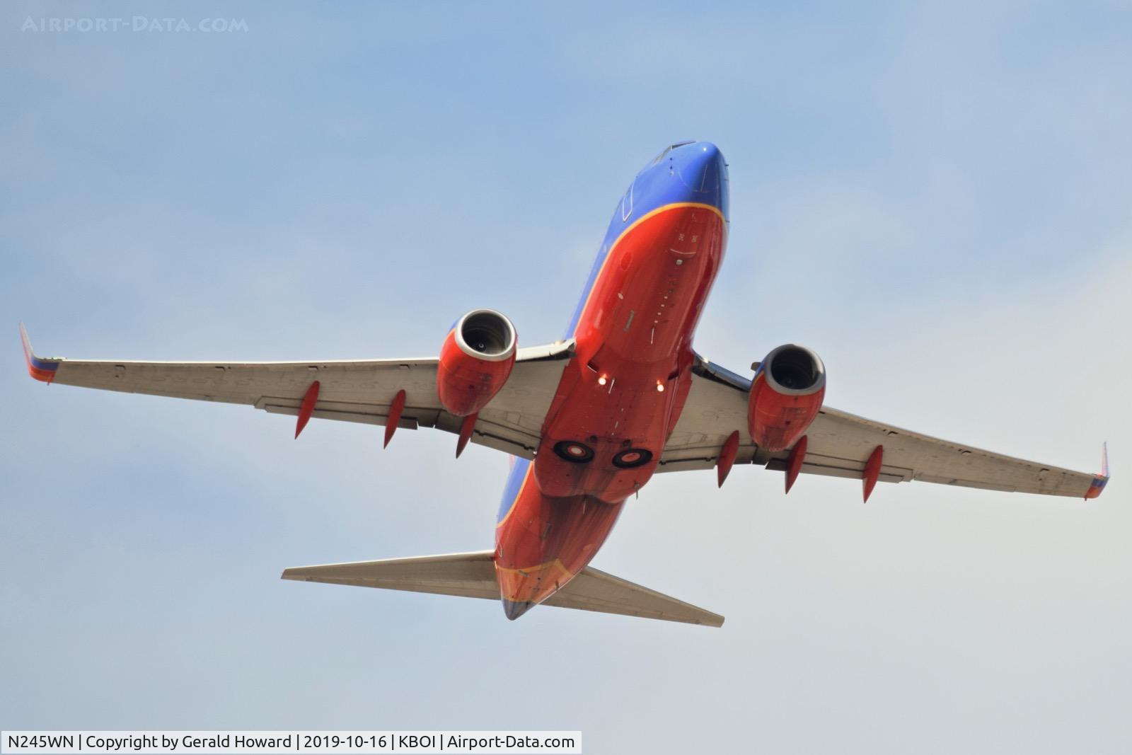 N245WN, 2006 Boeing 737-7H4 C/N 32506, Climb out from 10L.