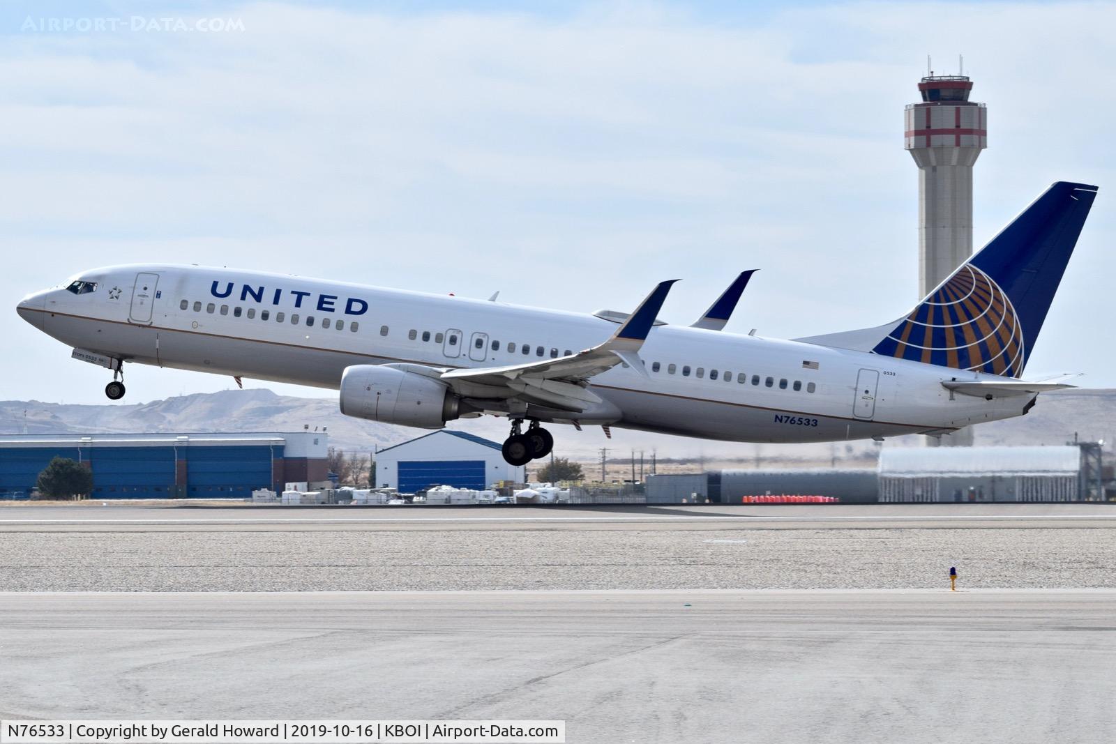 N76533, 2016 Boeing 737-824 C/N 62748, Take off from 10L.