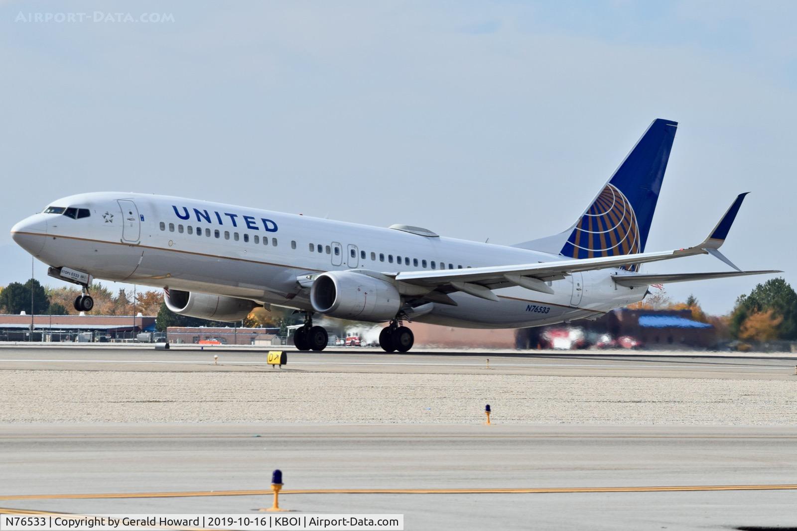 N76533, 2016 Boeing 737-824 C/N 62748, Take off roll on 10L.