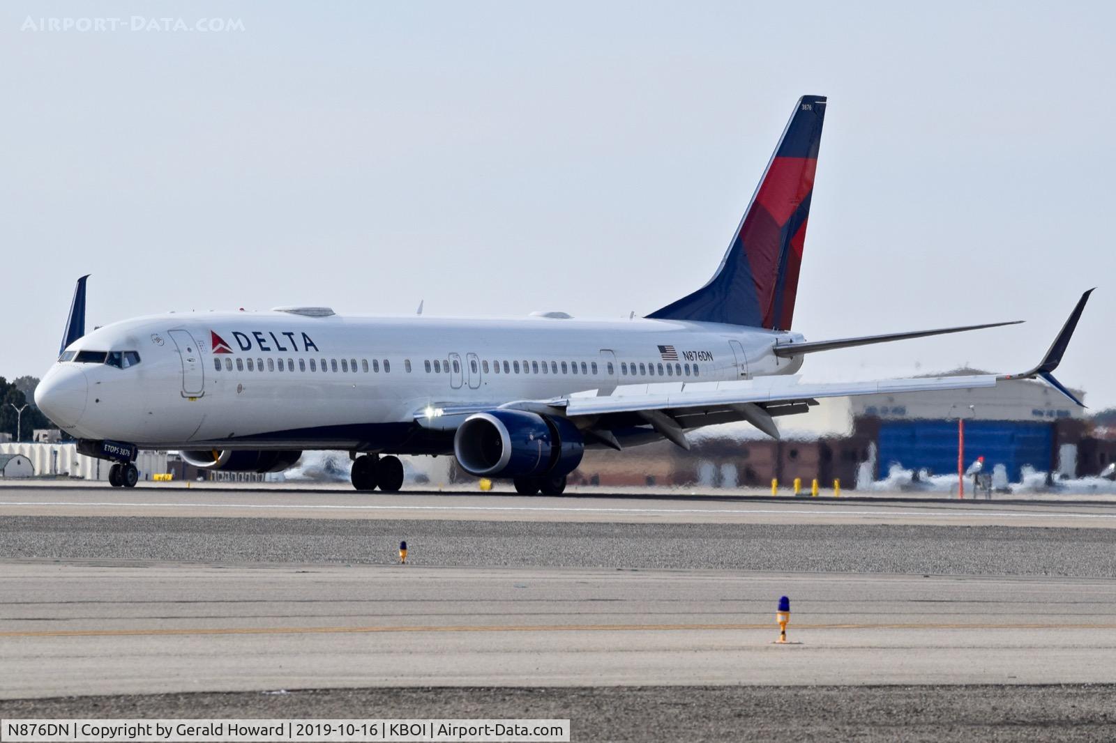 N876DN, 2017 Boeing 737-900/ER C/N 31987, Landing roll out on 10L.