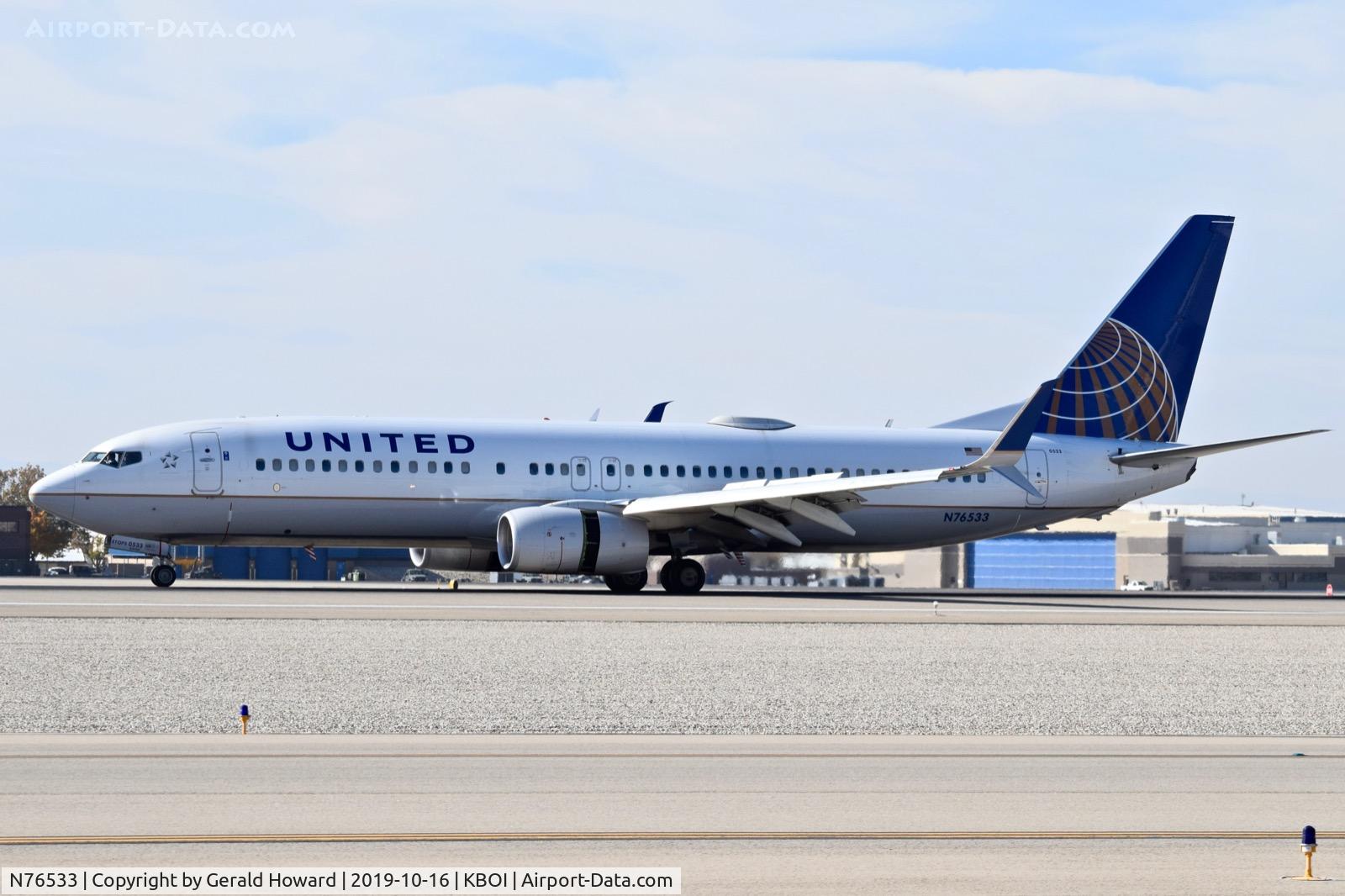 N76533, 2016 Boeing 737-824 C/N 62748, Landing 10L.