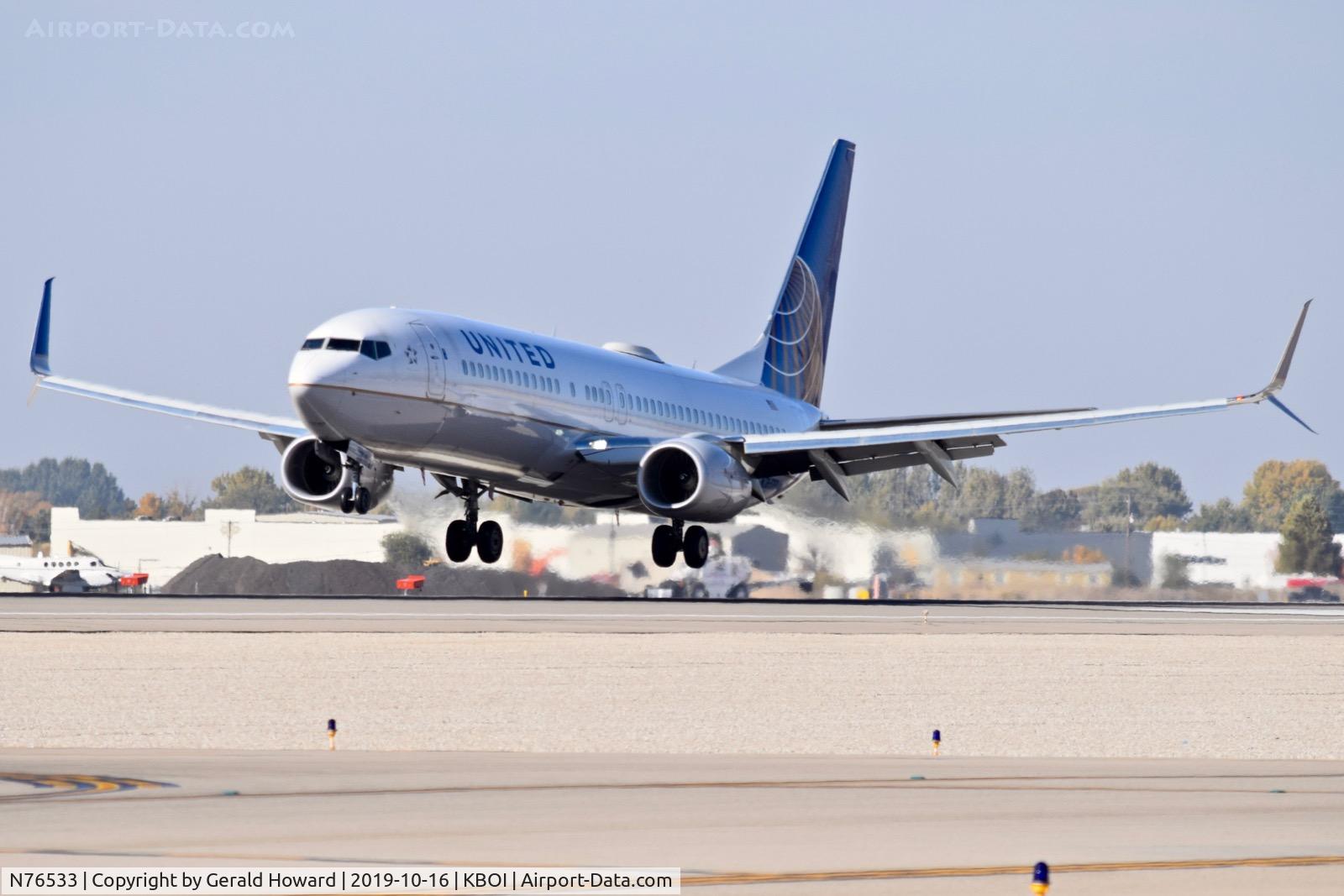 N76533, 2016 Boeing 737-824 C/N 62748, Landing 10L.