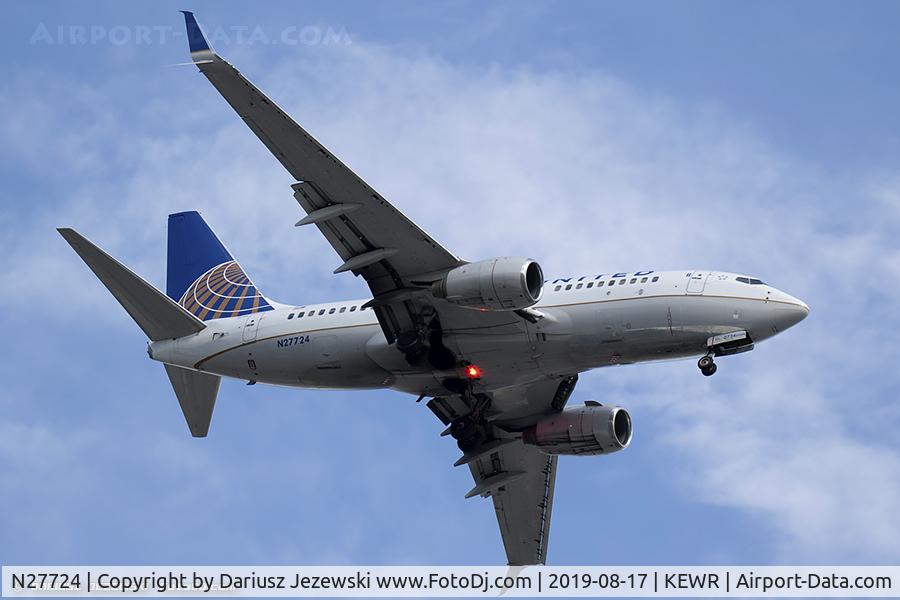 N27724, 1999 Boeing 737-724 C/N 28791, Boeing 737-724 - United Airlines  C/N 28791, N27724