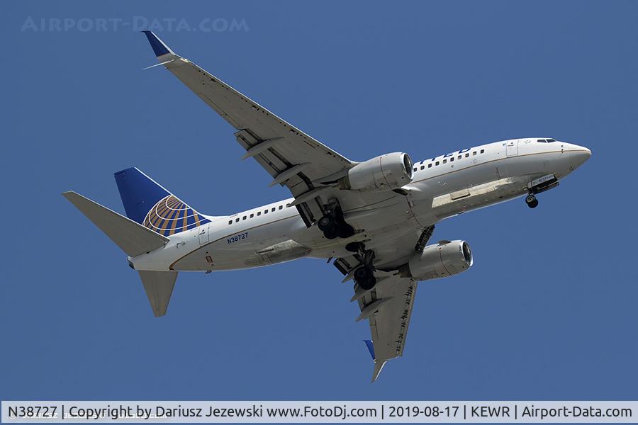 N38727, 1999 Boeing 737-724 C/N 28797, Boeing 737-724 - United Airlines  C/N 28797, N38727