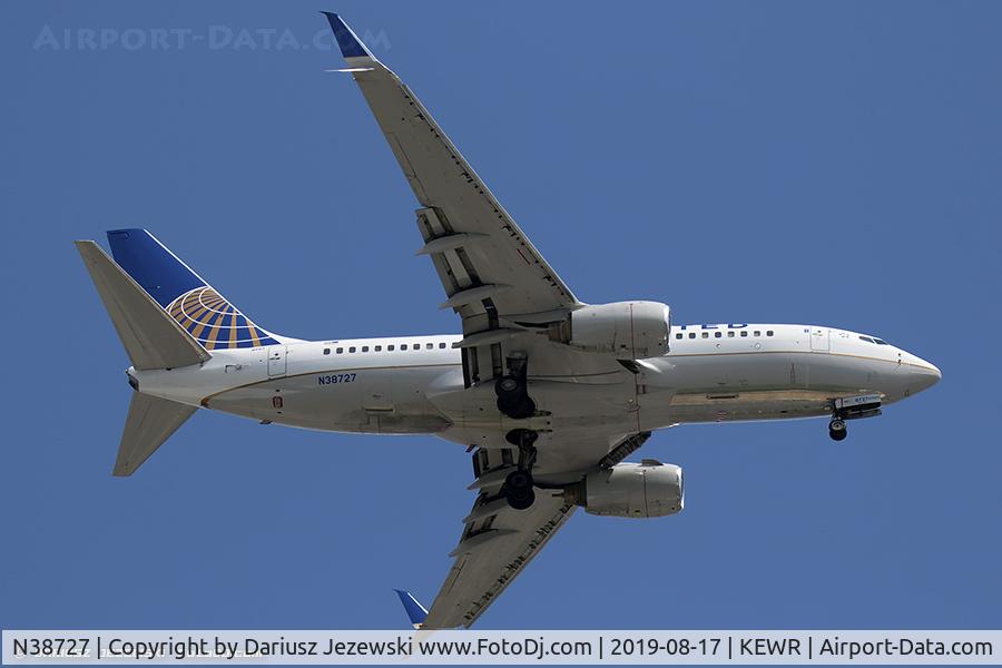 N38727, 1999 Boeing 737-724 C/N 28797, Boeing 737-724 - United Airlines  C/N 28797, N38727
