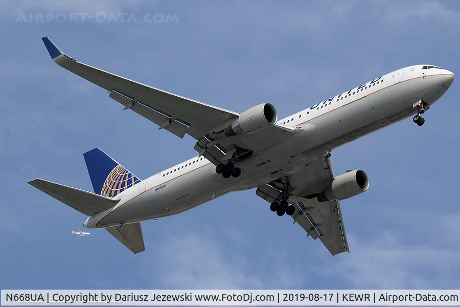 N668UA, 1999 Boeing 767-322 C/N 30024, Boeing 767-322/ER - United Airlines  C/N 30024, N668UA