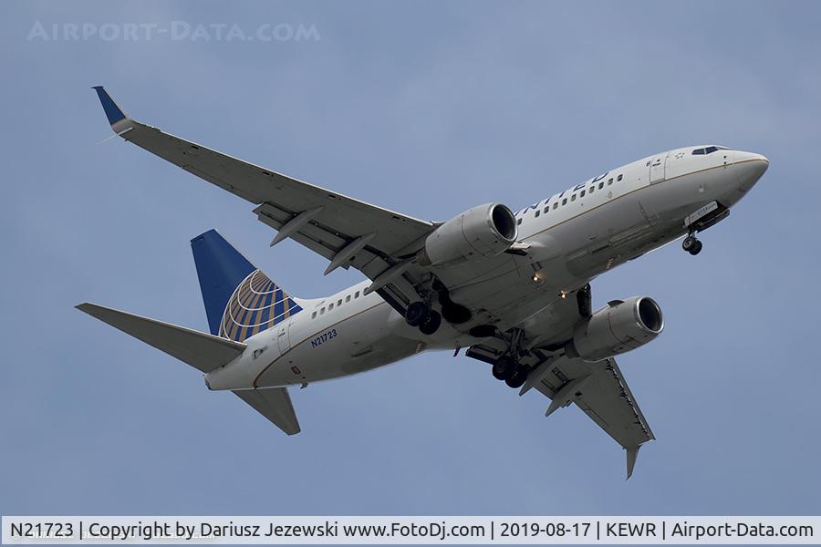 N21723, 1999 Boeing 737-724 C/N 28790, Boeing 737-724 - United Airlines  C/N 28790, N21723