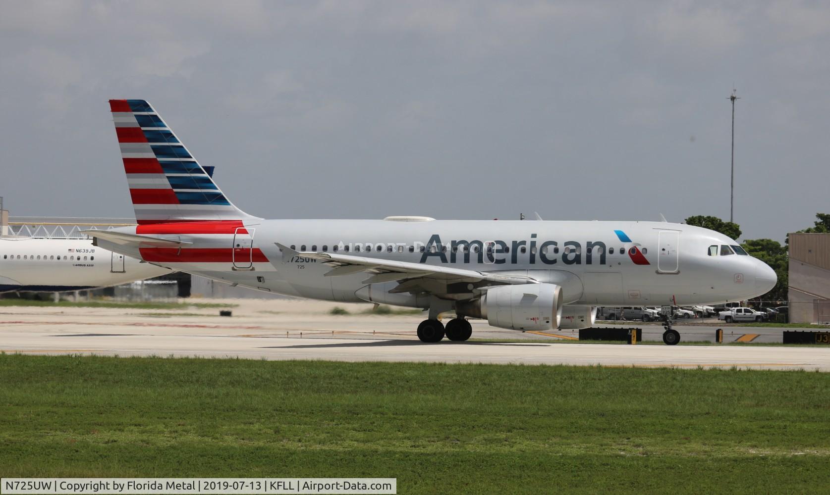 N725UW, 1999 Airbus A319-112 C/N 1135, American