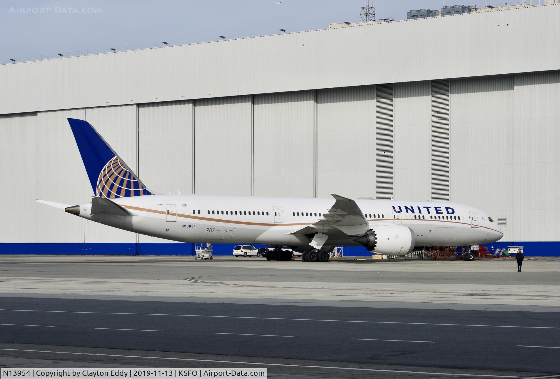 N13954, 2015 Boeing 787-9 Dreamliner C/N 36405, SFO 2019.
