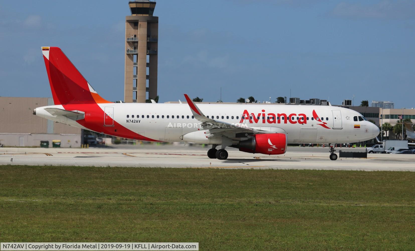N742AV, 2015 Airbus A320-214 C/N 6692, Avianca