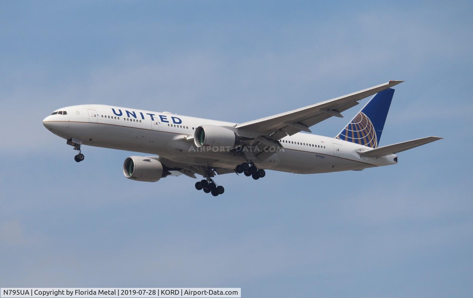 N795UA, 1997 Boeing 777-222 C/N 26927, United