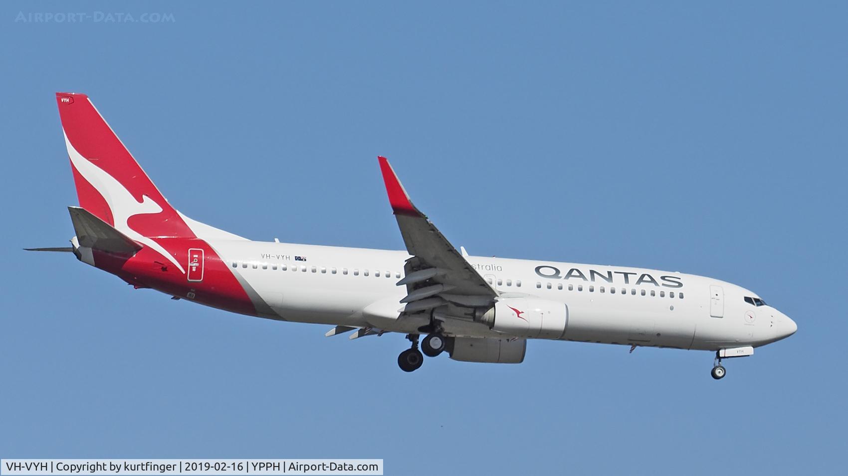 VH-VYH, 2005 Boeing 737-838 C/N 34180, Boeing 737-838 Qantas VH-VYH final rwy 21 YPPH 160219.