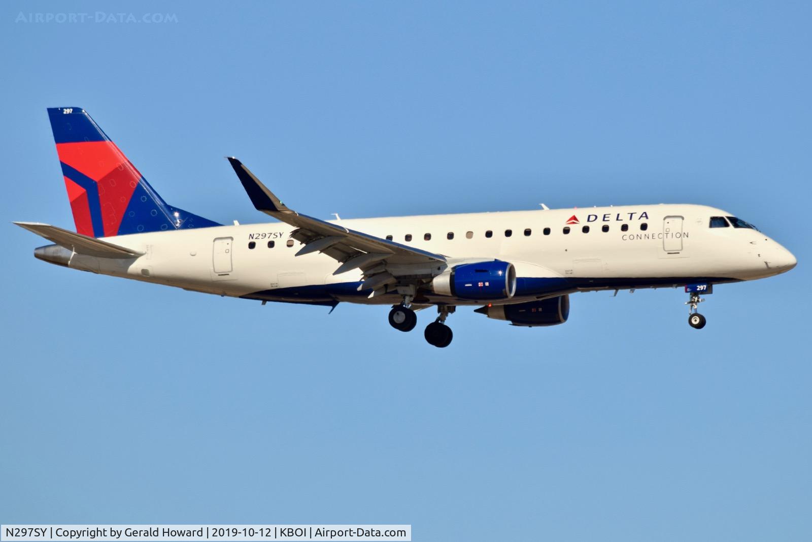 N297SY, 2019 Embraer 175LR (ERJ-170-200LR) C/N 17000799, Landing 10L.