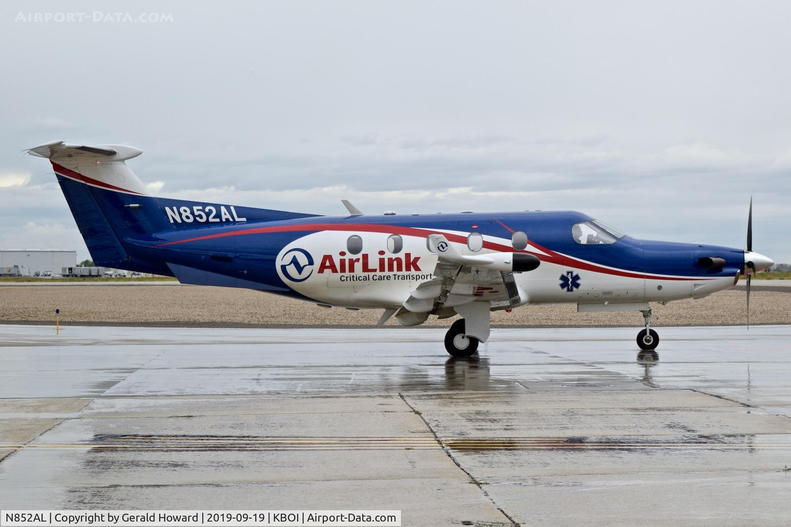 N852AL, 1998 Pilatus PC-12/45 C/N 213, Taxiing on Bravo.